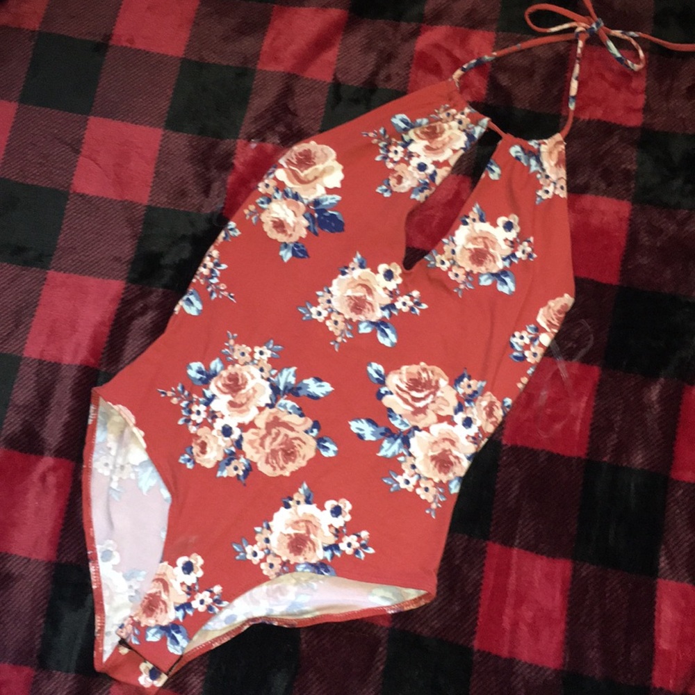 Full tilt floral key hole onsie 💘🌸